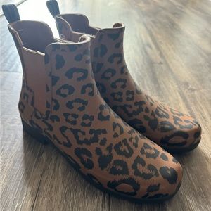 Hunter Leopard print Chelsea rain boots